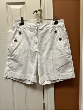 croft & barrow White Cotton Mid Rise Shorts with Wood-Tone Buttons
